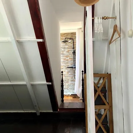 Sleeps 2 With Free Parking *