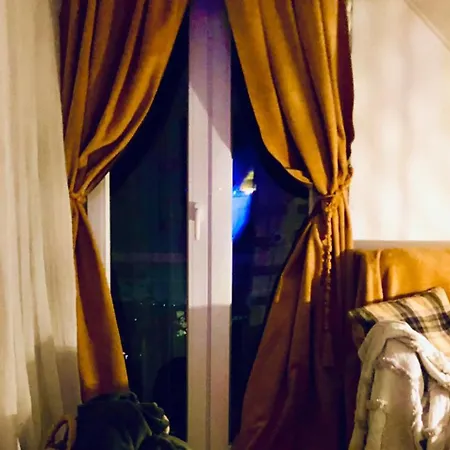 Daire Sleeps 2 With Free Parking