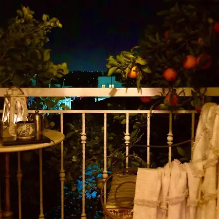 Sleeps 2 With Free Parking *